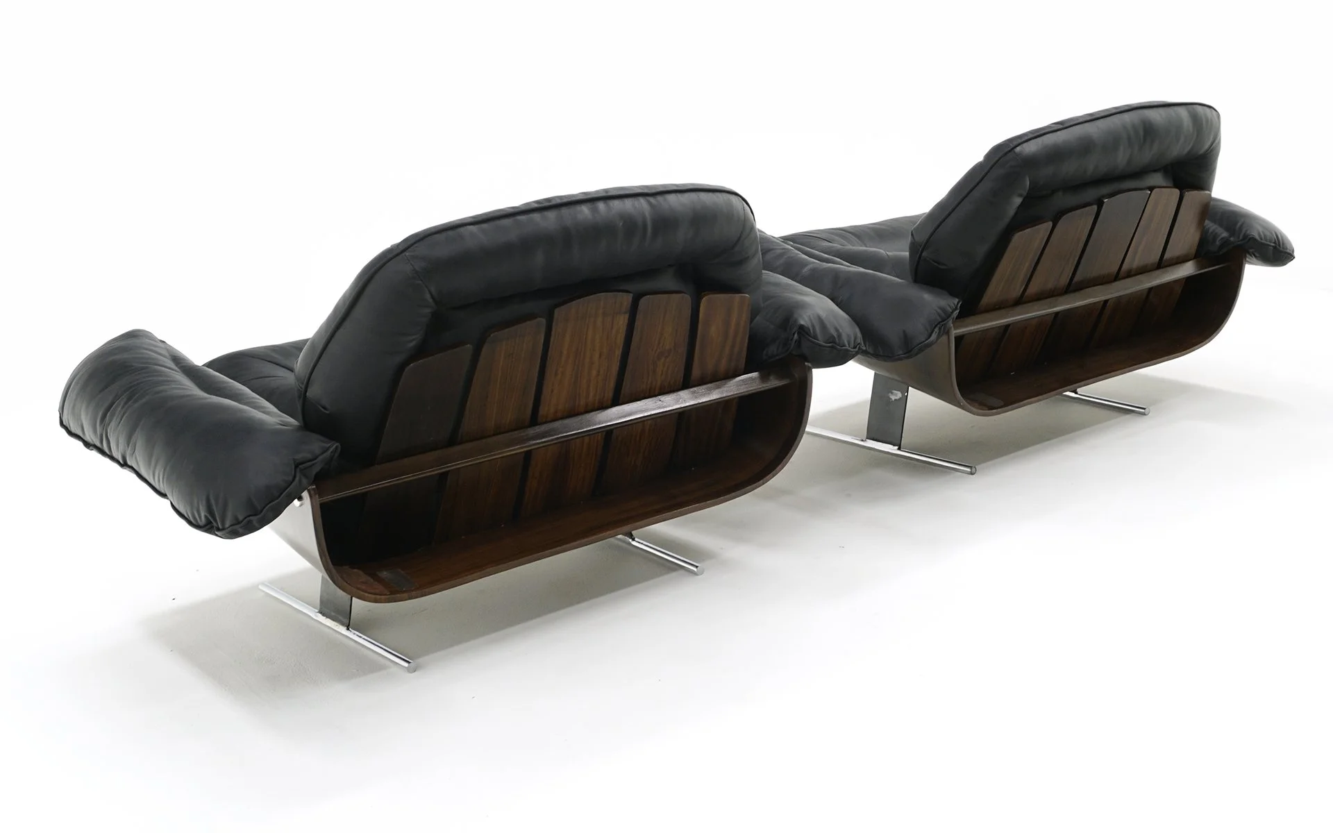 Pair Jorge Zalszupin lounge Chairs in Black Leather and Brazilian